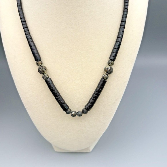 Jewelry - Vintage Graduated Heishi Brown Pen Shell Necklace 18" Silvertone Rose Beads